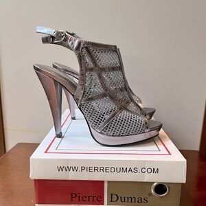 Pierre Dumas Silver heels- new condition 8.5